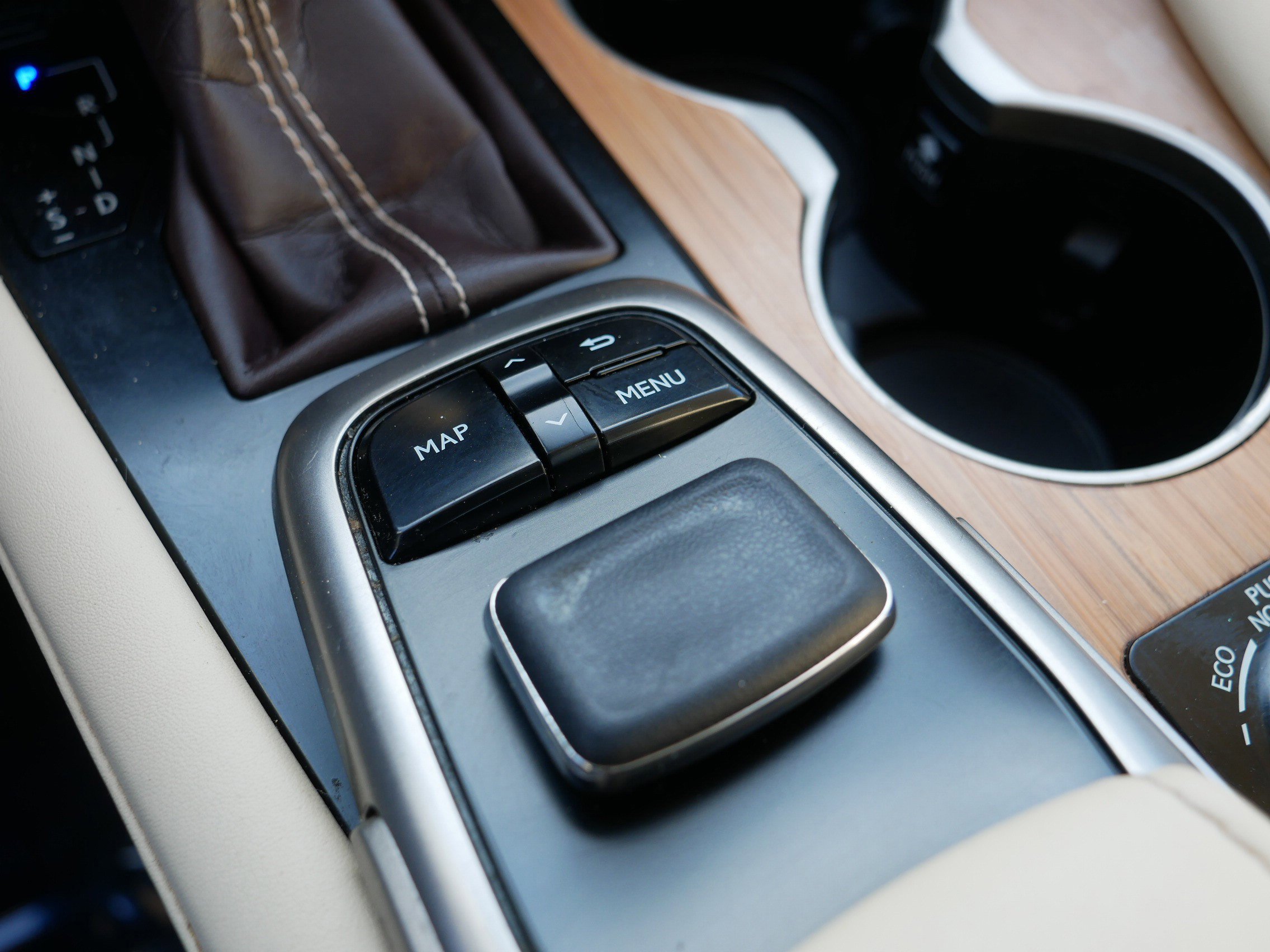 Used 2018 Lexus RX 350L Premium w/ Premium Package image 24