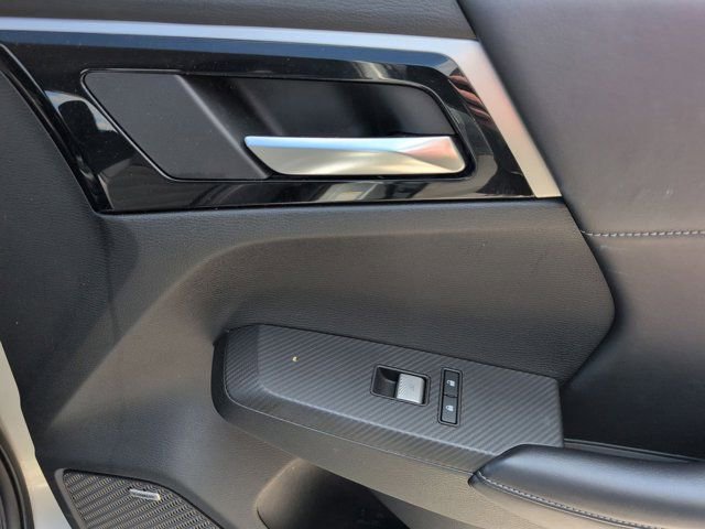 Used 2025 Mitsubishi Outlander SE FWD image 34