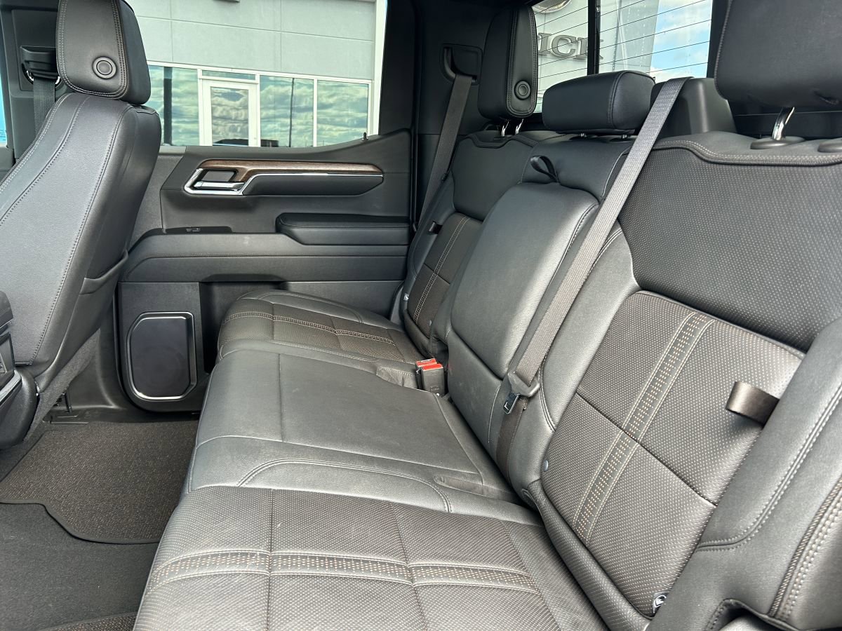 Used 2023 Chevrolet Silverado 1500 High Country w/ Technology Package image 12