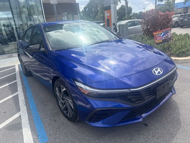 Used 2025 Hyundai Elantra Sport FWD image 4