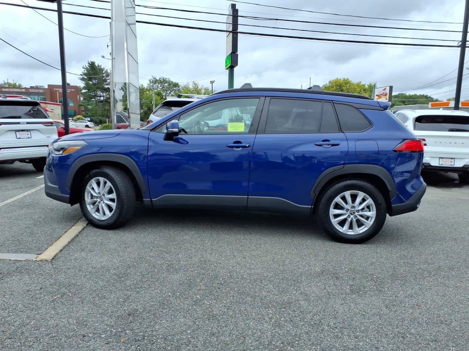 Used 2024 Toyota Corolla Cross LE w/ Moonroof Package AWD/4WD image 8