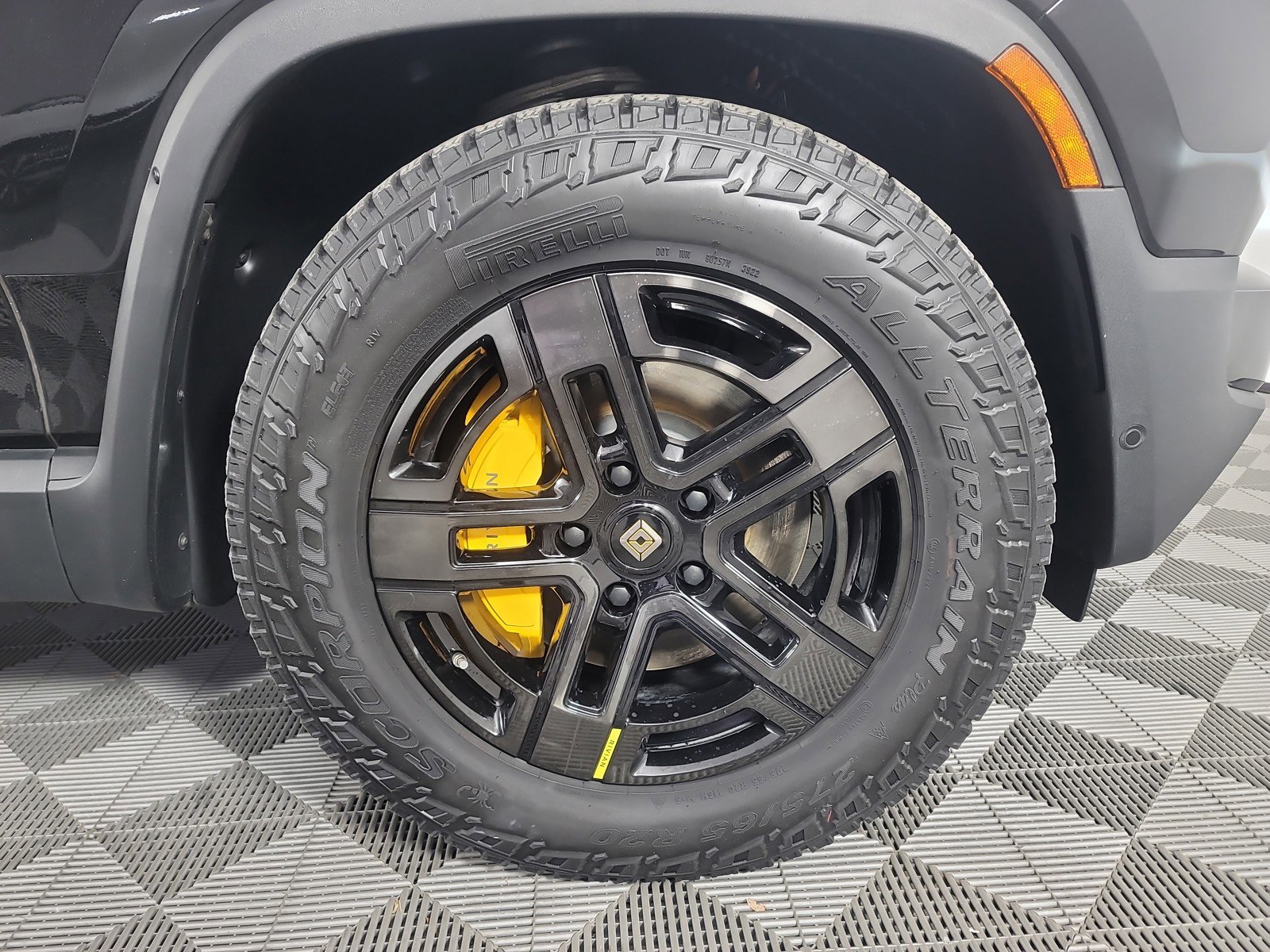 Used 2022 Rivian R1S Launch Edition image 11
