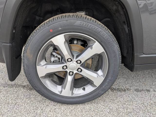 New 2026 Jeep Grand Cherokee Limited w/ Trailer Tow Package AWD/4WD image 6
