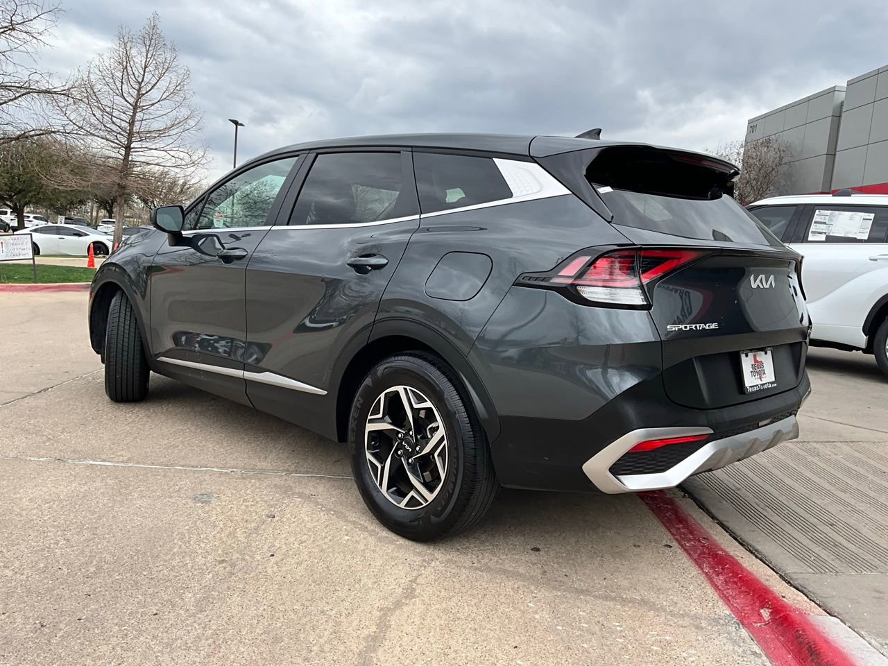 Used 2025 Kia Sportage LX image 8