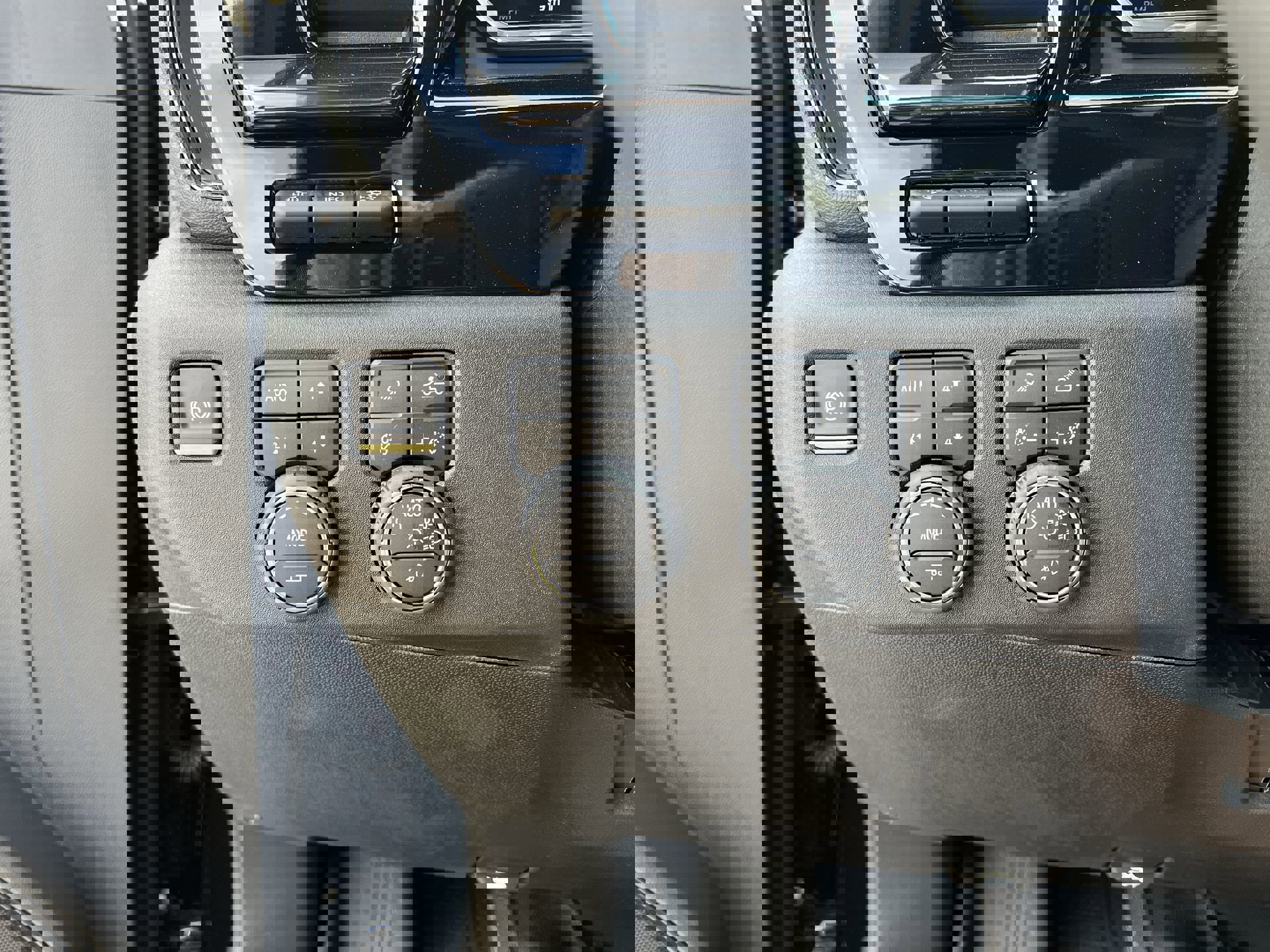 New 2025 Chevrolet Silverado 2500 ZR2 w/ Technology Package image 54