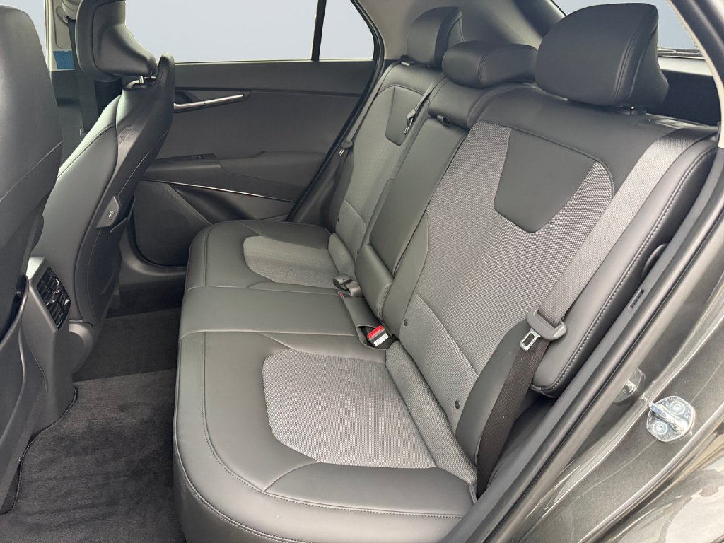New 2026 Kia Niro EX FWD image 13
