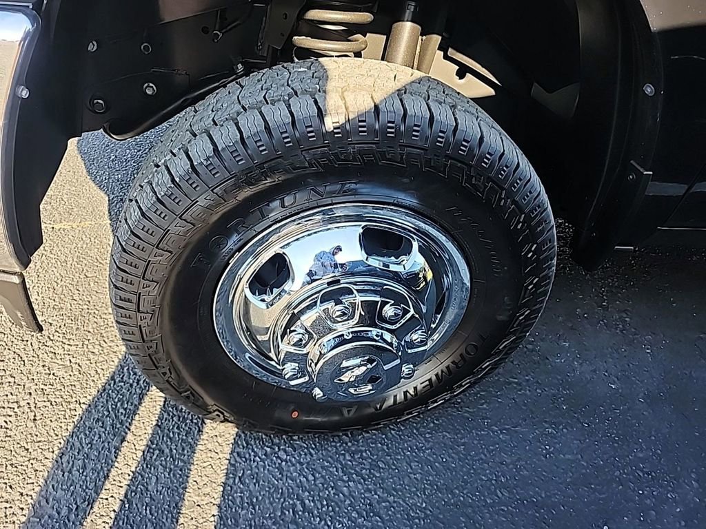 Used 2022 RAM 3500 Tradesman w/ Chrome Appearance Group image 16