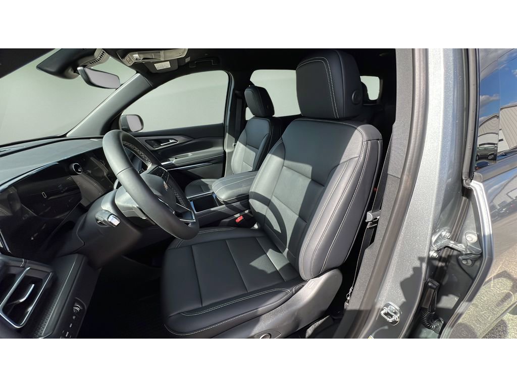 New 2026 Chevrolet Traverse LT w/ Driver Confidence Package AWD/4WD image 24