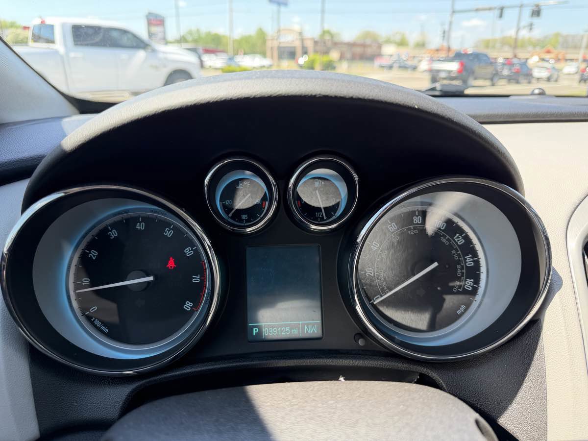 Used 2014 Buick Verano FWD image 23