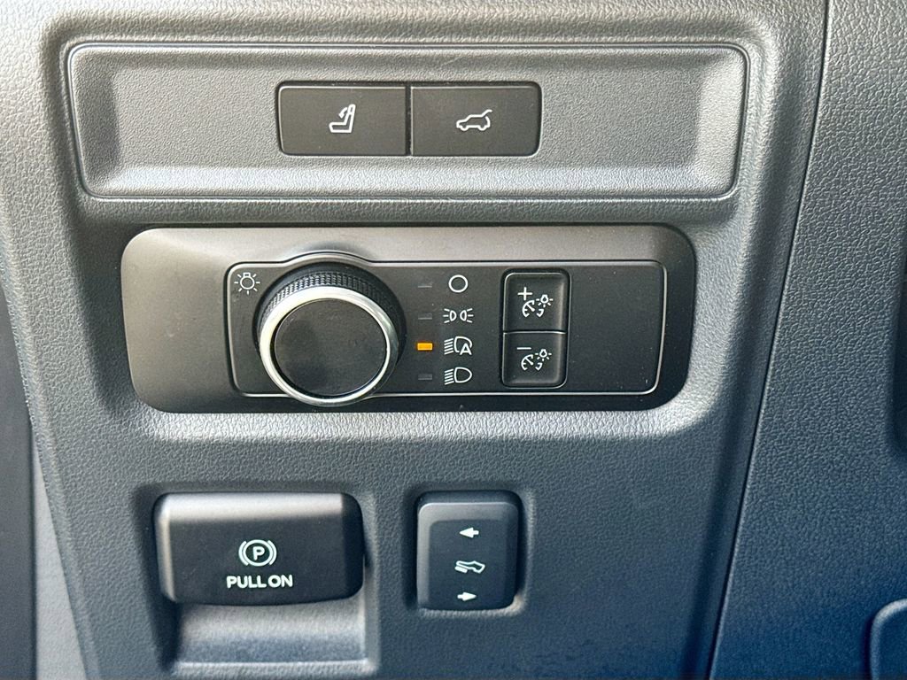 Used 2024 Ford Expedition XLT image 11