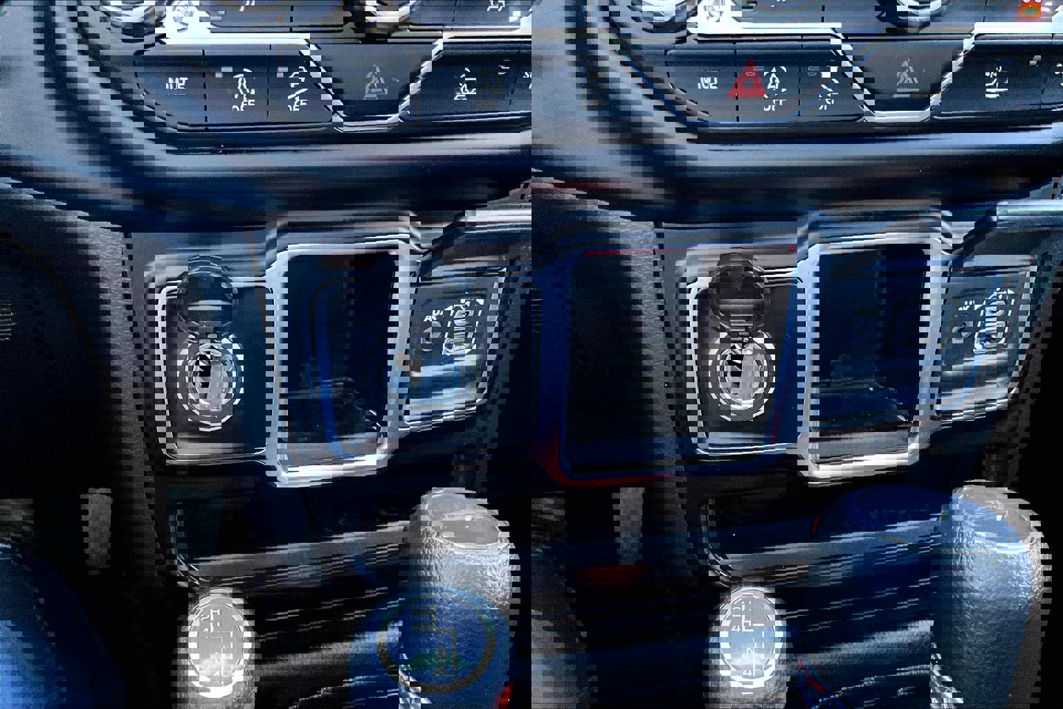 Used 2023 Jeep Gladiator Sport image 17