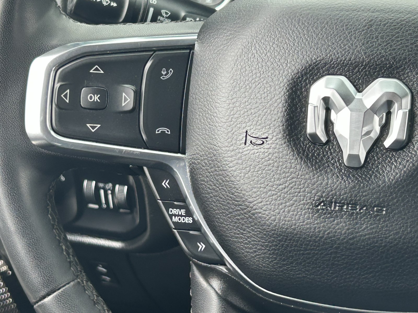Used 2025 RAM 1500 Laramie AWD/4WD image 24