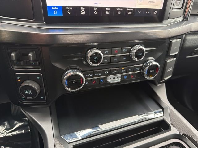 New 2026 Ford F250 Lariat w/ Black Appearance Package image 15