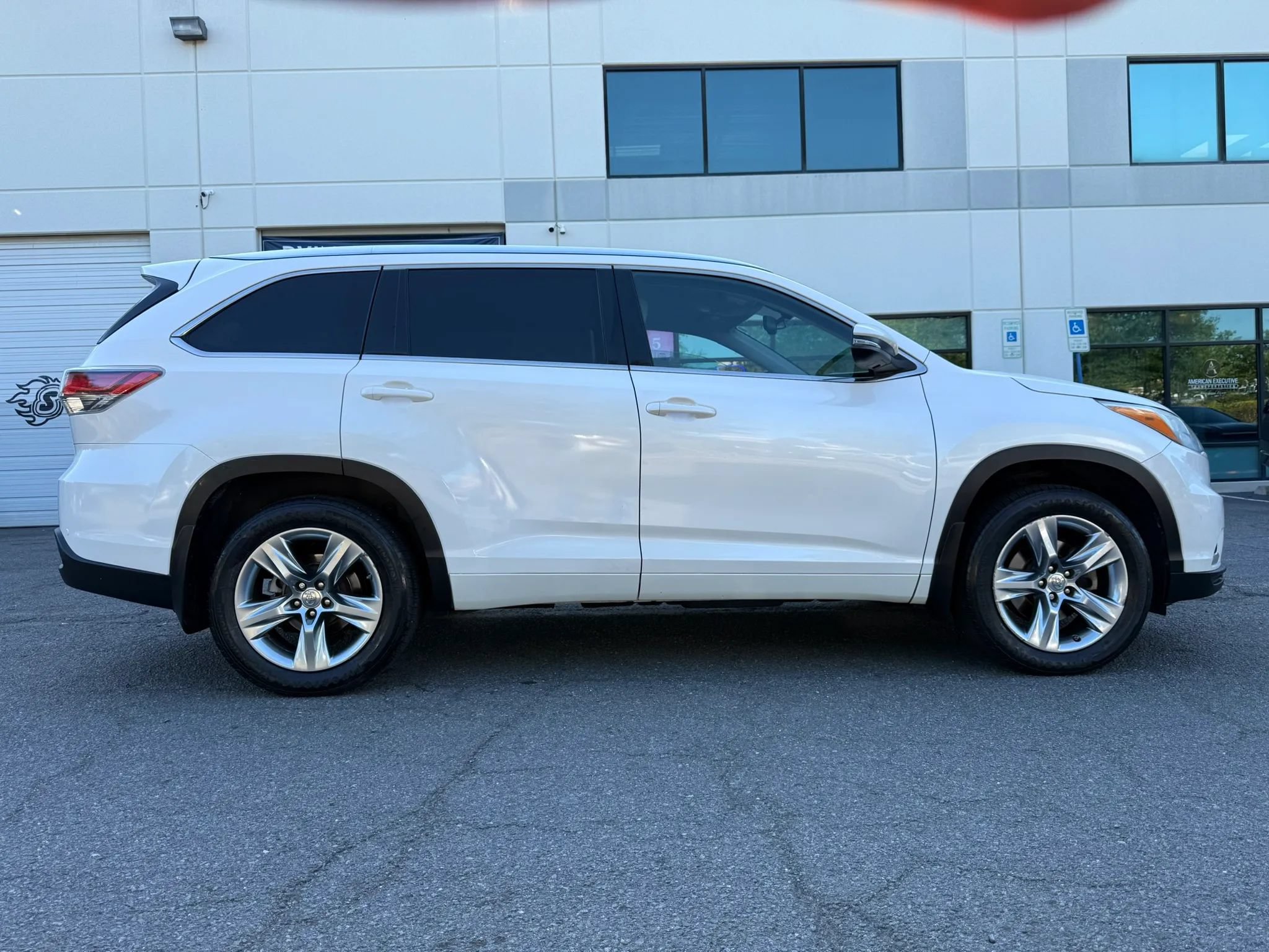 Used 2015 Toyota Highlander Limited AWD/4WD image 3