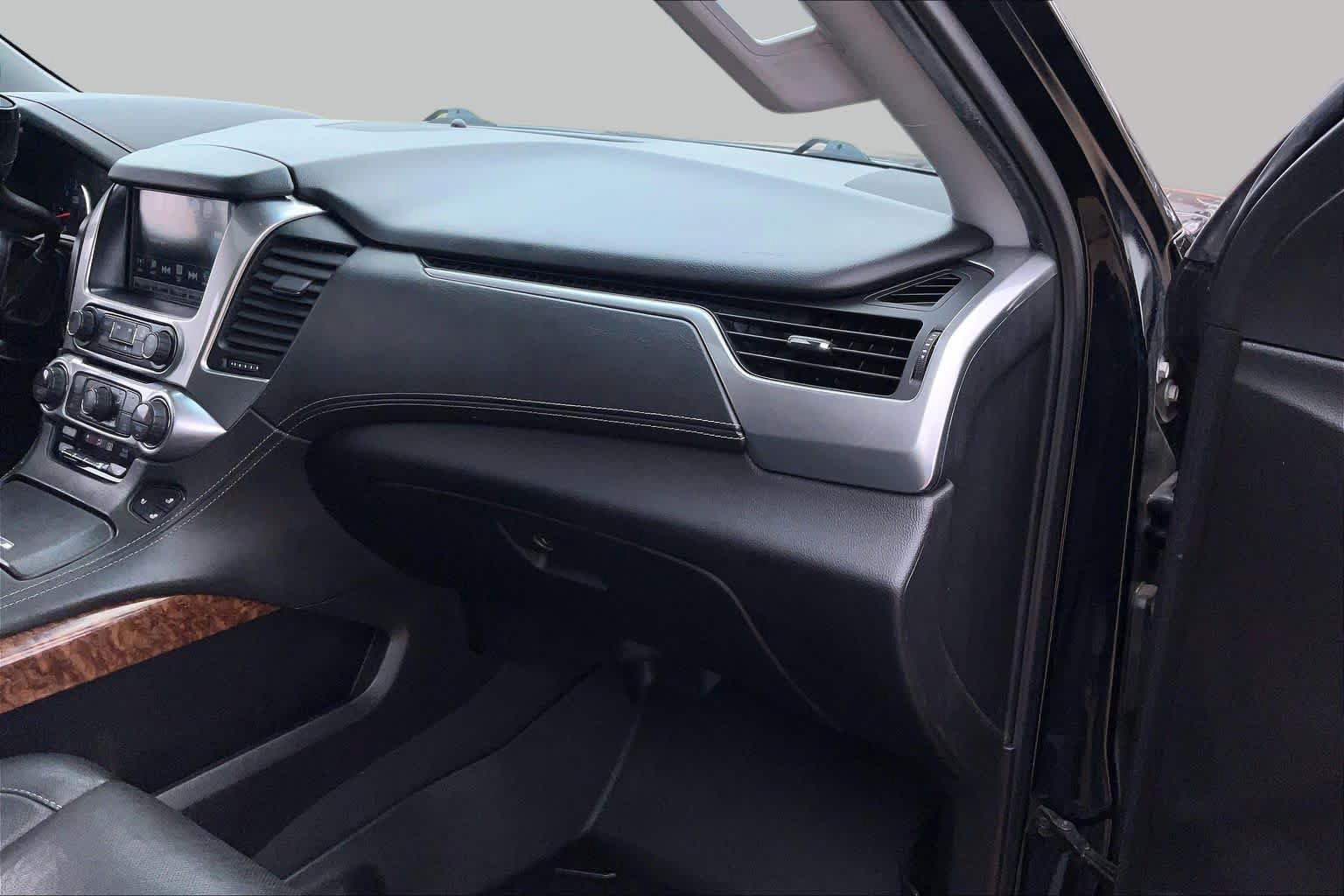 Used 2019 Chevrolet Tahoe Premier AWD/4WD image 16