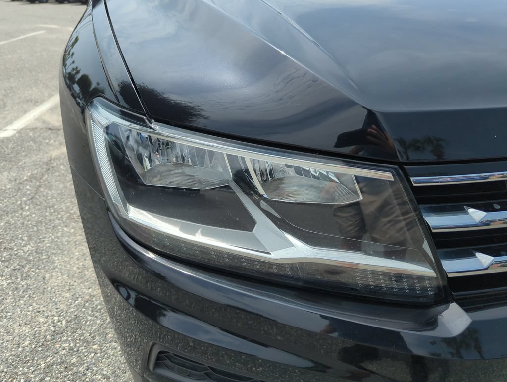 Used 2020 Volkswagen Tiguan SEL AWD/4WD image 17