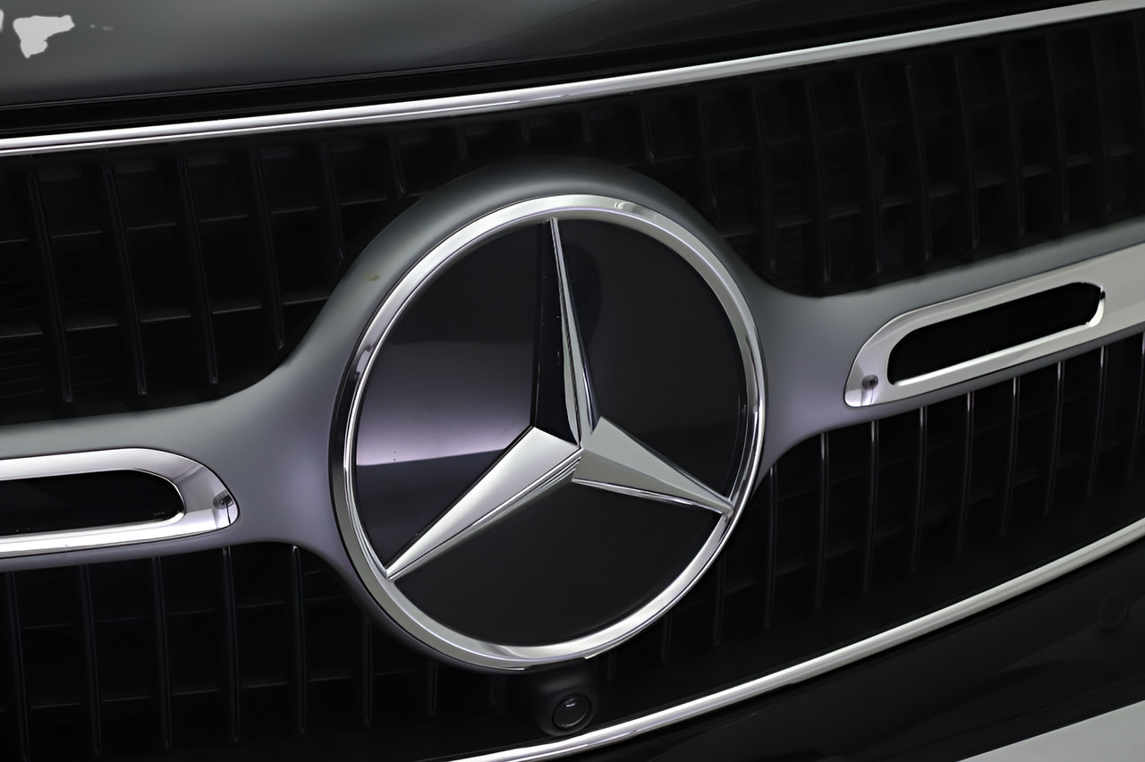 Used 2025 Mercedes-Benz GLC 350e 4MATIC image 26