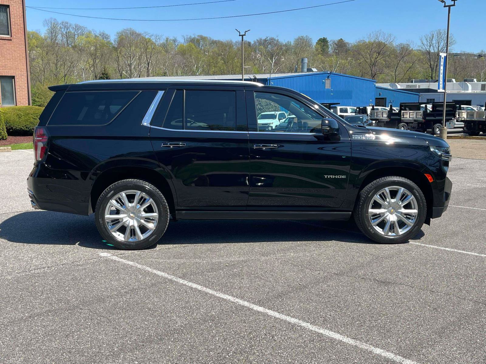Used 2021 Chevrolet Tahoe High Country w/ Premium Package AWD/4WD image 8