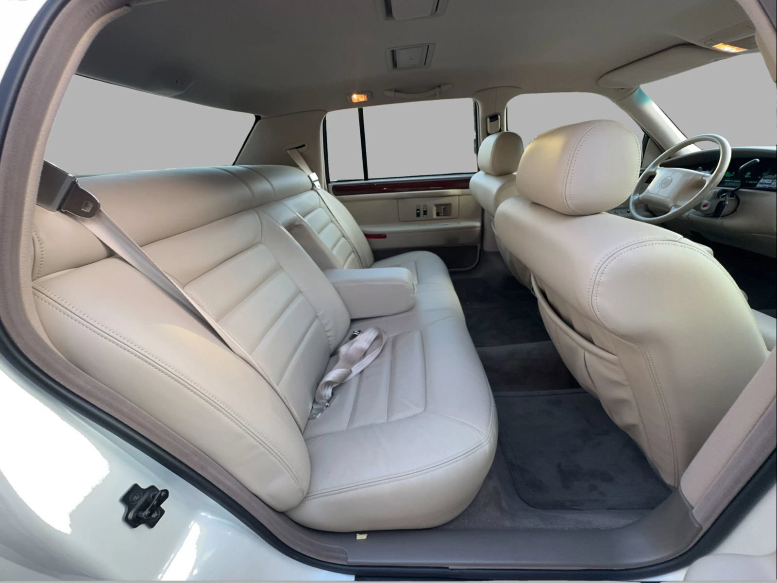 Used 1994 Cadillac De Ville Concours FWD image 32