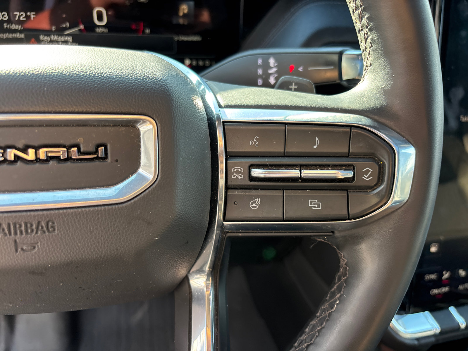 Used 2025 GMC Yukon Denali w/ Sun & Power Step Package AWD/4WD image 18