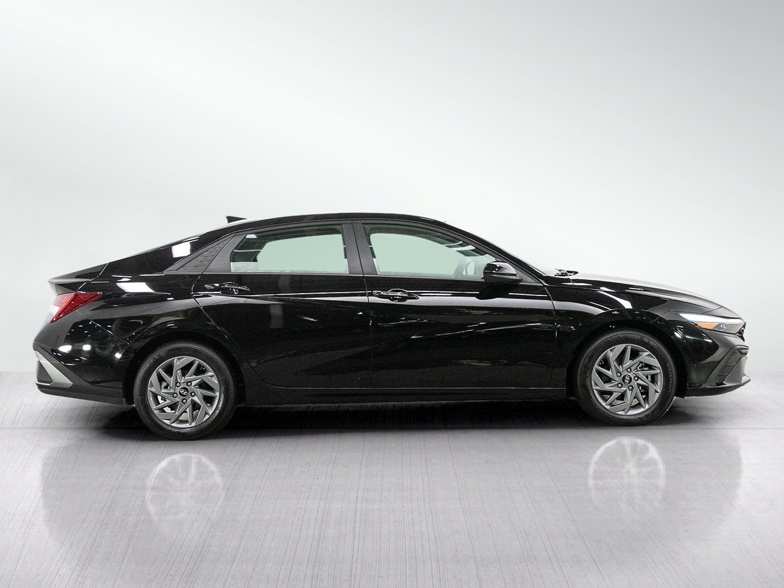 Used 2026 Hyundai Elantra Hybrid FWD image 6