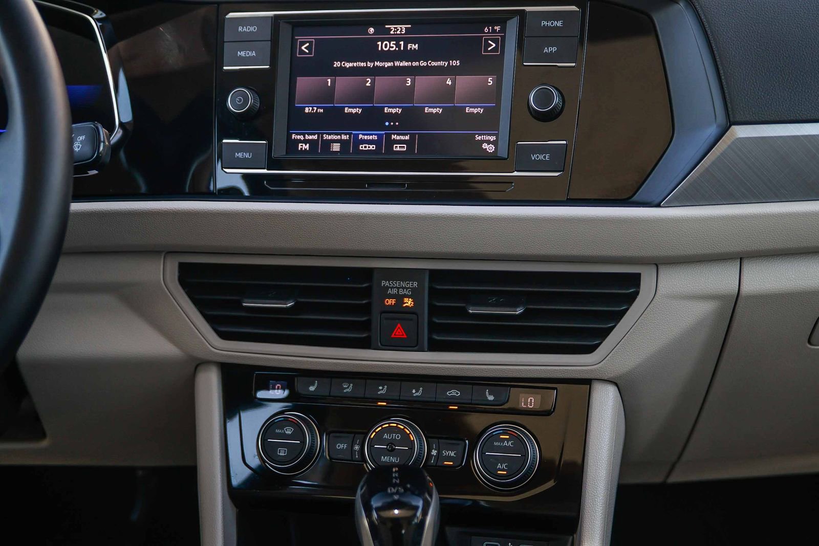 Used 2023 Volkswagen Jetta SE FWD image 13