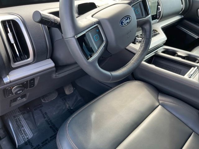 Used 2025 Ford Expedition Active image 13