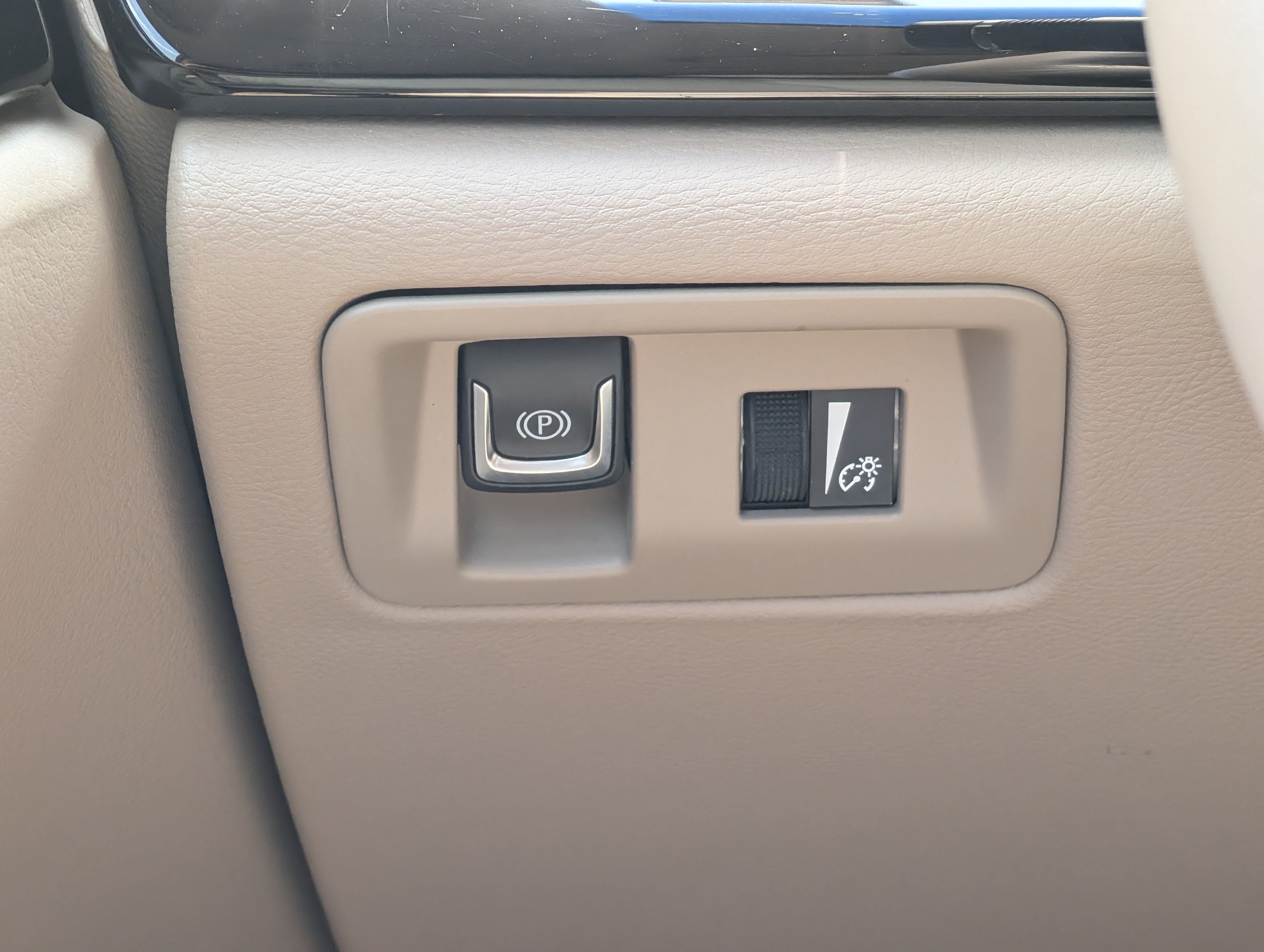 Used 2014 Cadillac ELR FWD image 25