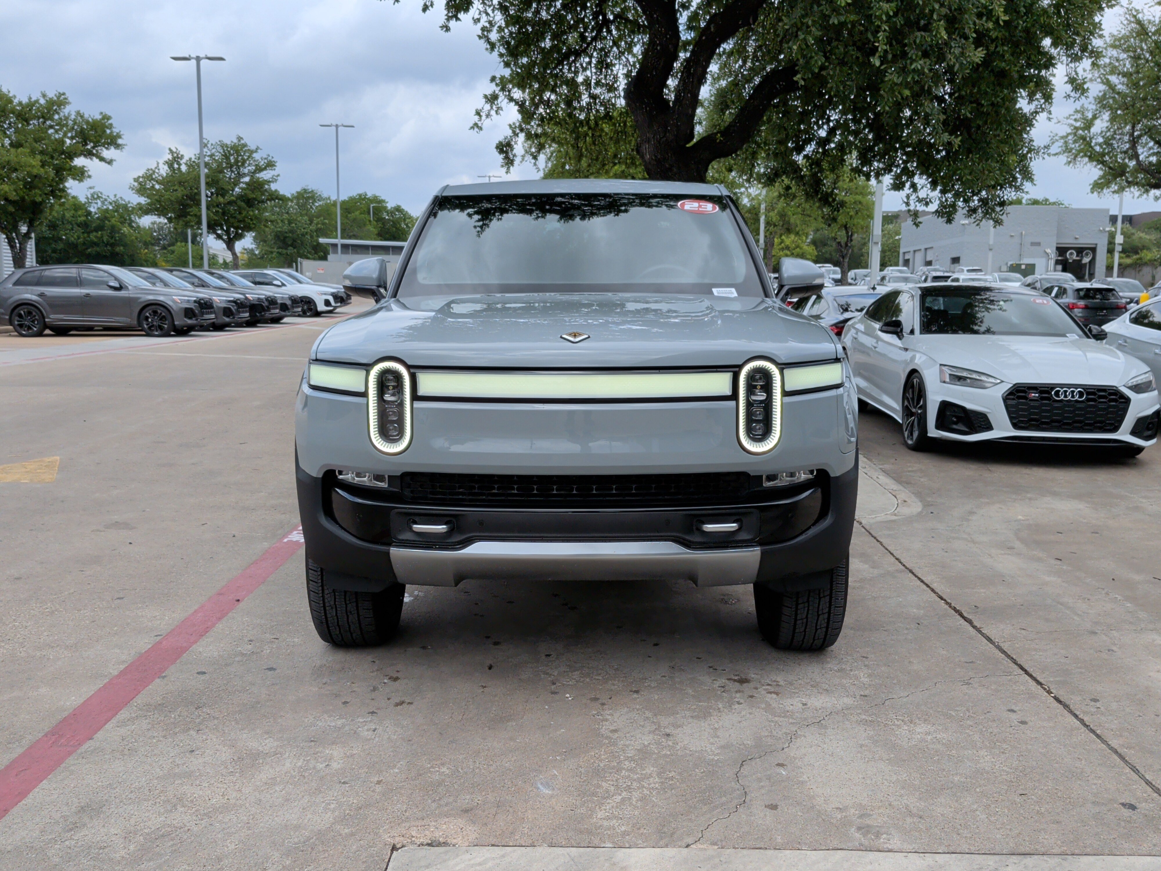 Used 2023 Rivian R1T Adventure image 3