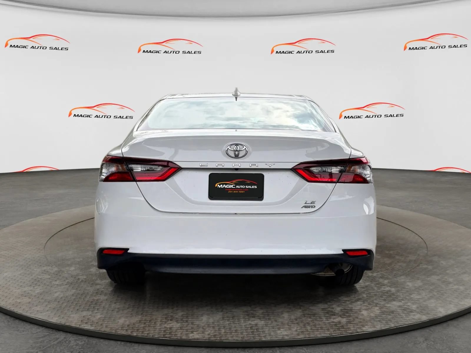 Used 2024 Toyota Camry LE AWD/4WD image 9