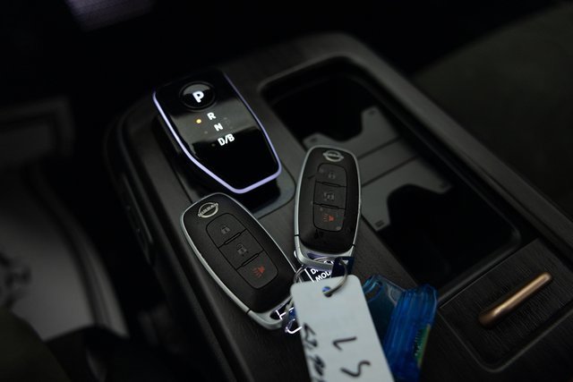 Used 2023 Nissan Ariya AWD image 32