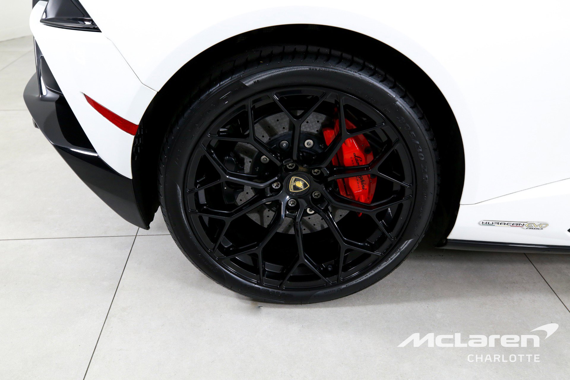 Used 2022 Lamborghini Huracan EVO RWD image 23