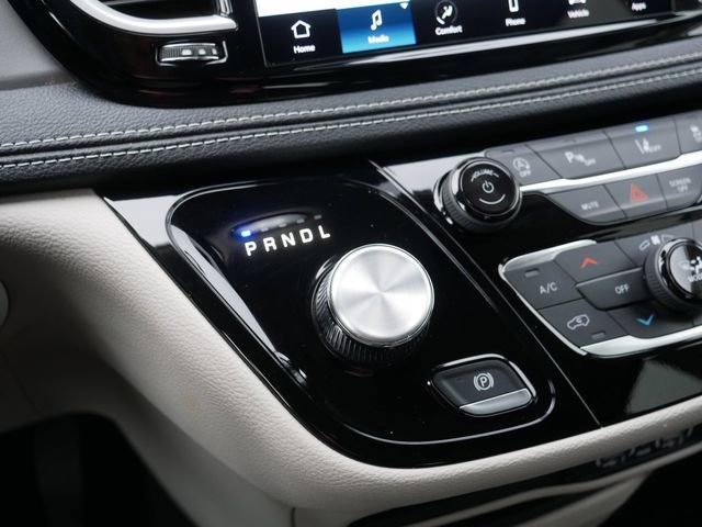 Used 2023 Chrysler Pacifica Touring-L image 29