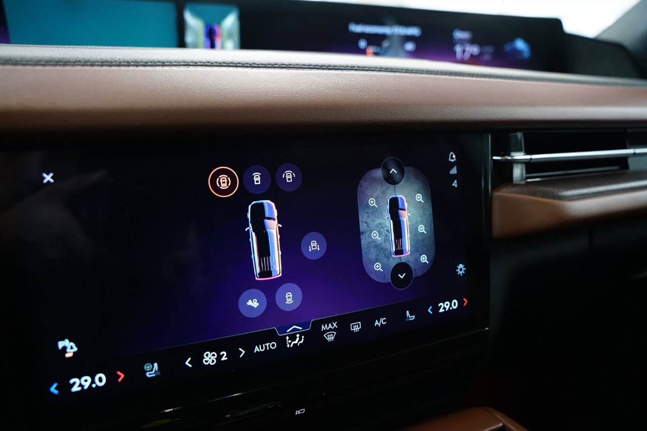 Used 2025 Lincoln Navigator Reserve image 42