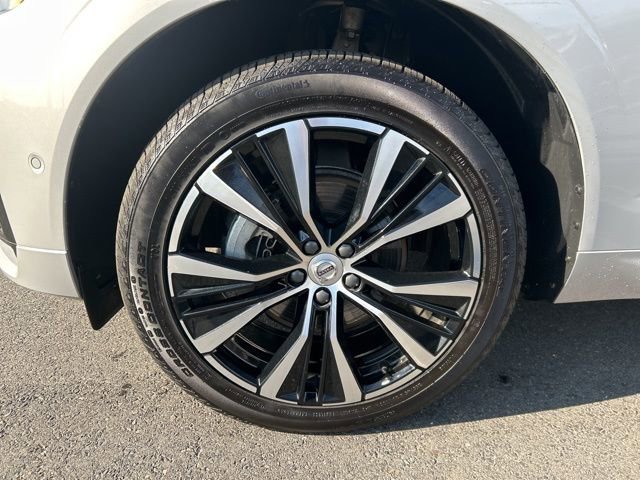 Certified 2025 Volvo XC60 B5 Plus image 9