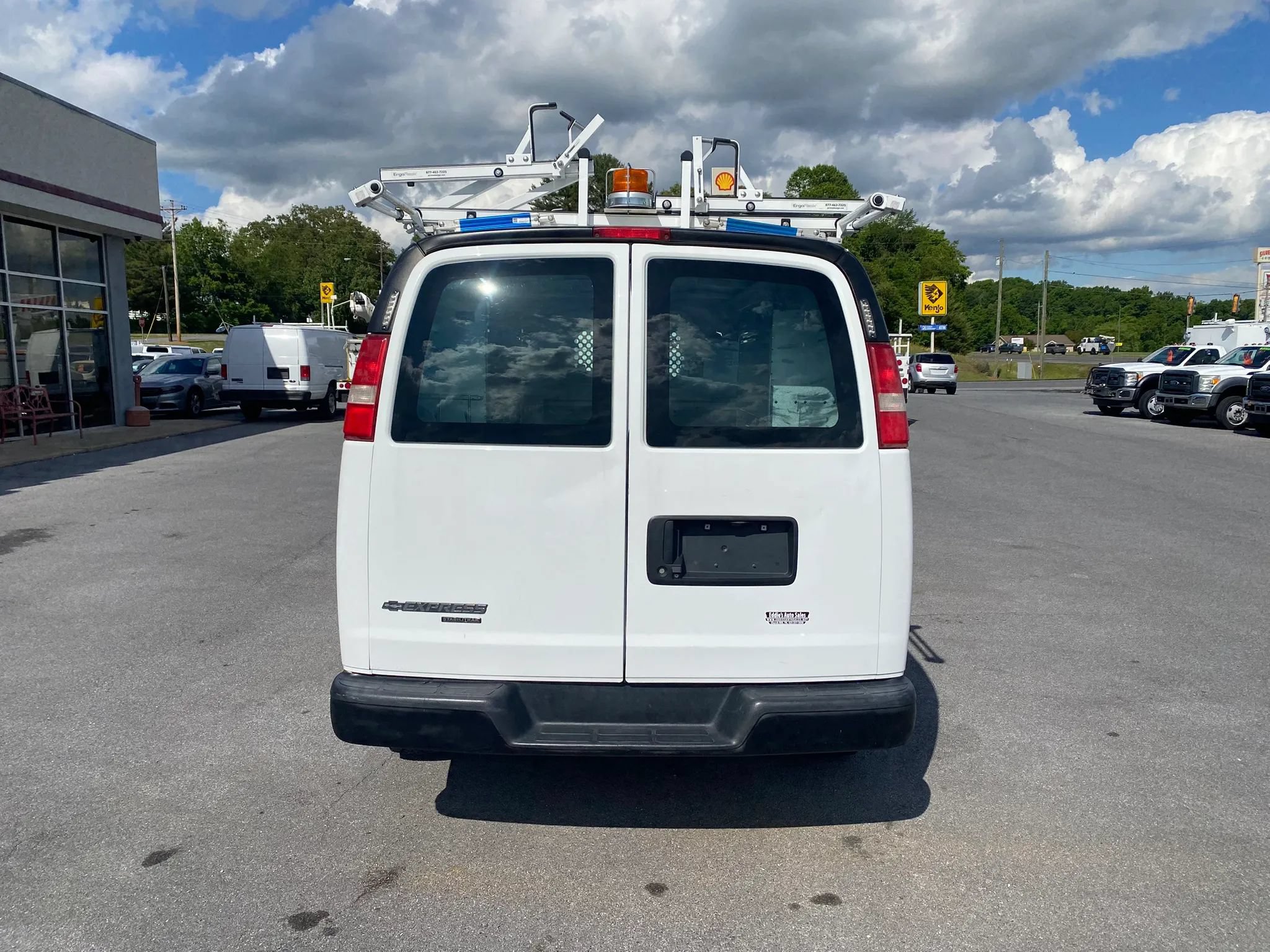 Used 2016 Chevrolet Express 2500 Extended RWD image 6