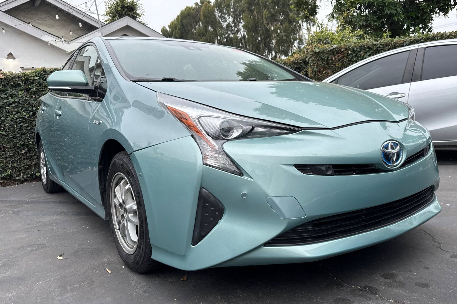Used 2017 Toyota Prius Two w/ Prius Two Safety Plus Package FWD image 2