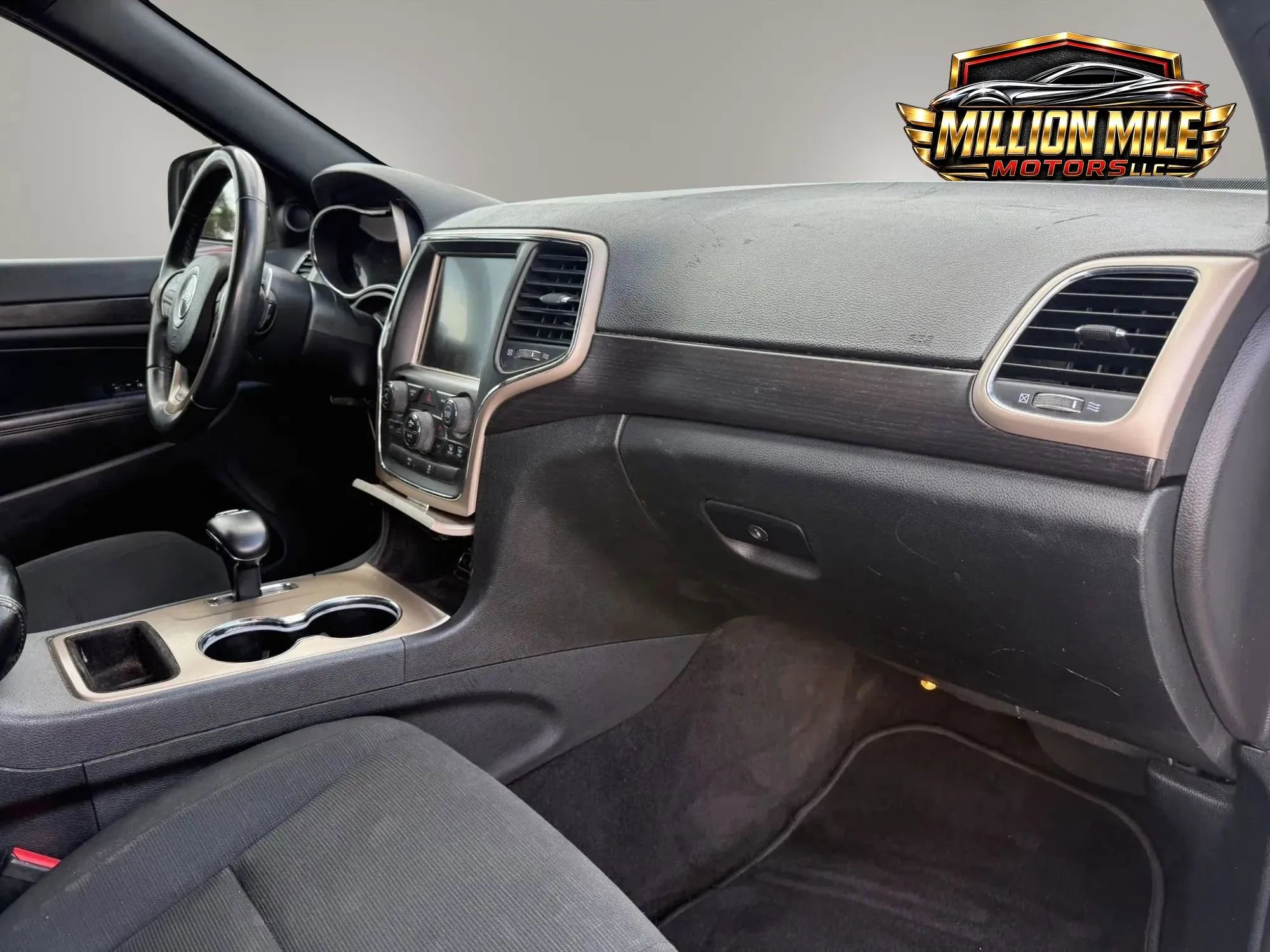 Used 2014 Jeep Grand Cherokee Laredo w/ 18" Wheel & 8.4" Radio Group AWD/4WD image 18