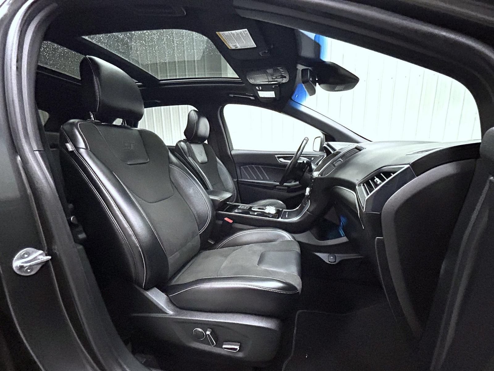 Used 2019 Ford Edge ST w/ Equipment Group 401A AWD/4WD image 15