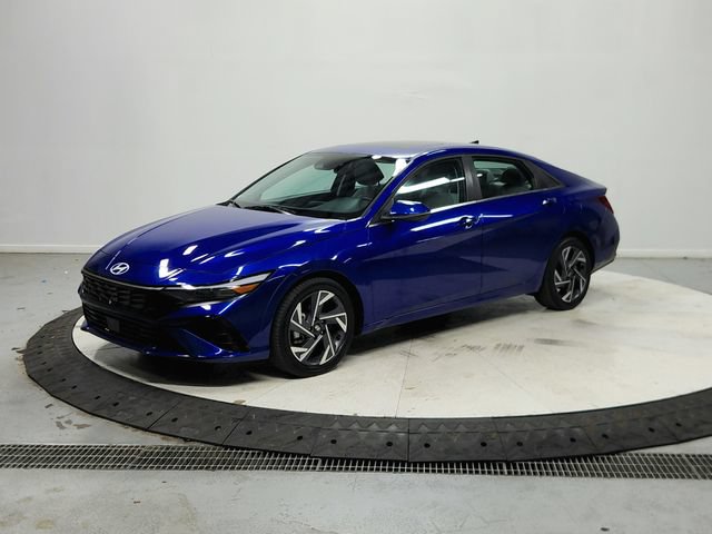 Used 2025 Hyundai Elantra Limited FWD image 4