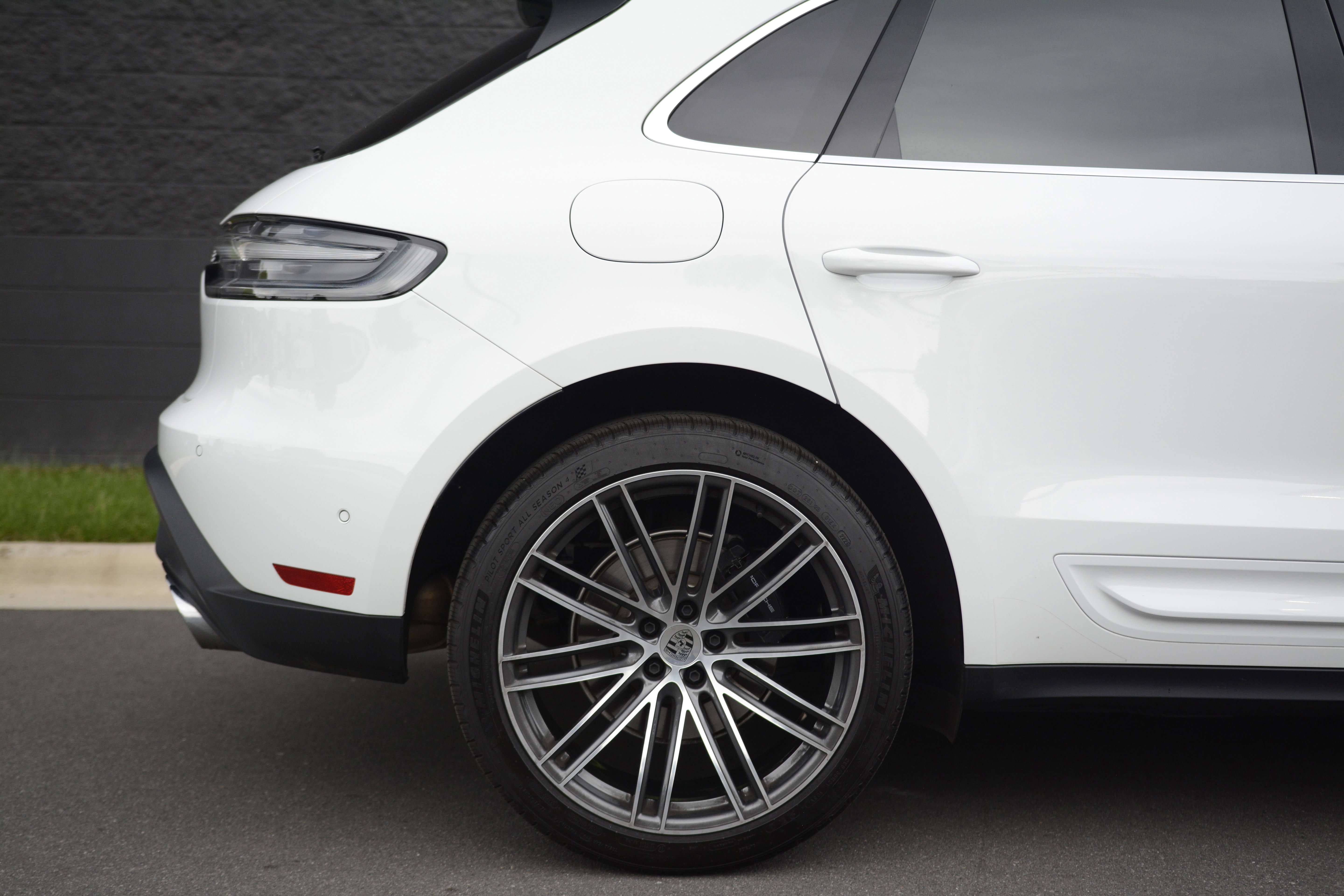 Certified 2026 Porsche Macan AWD/4WD image 41