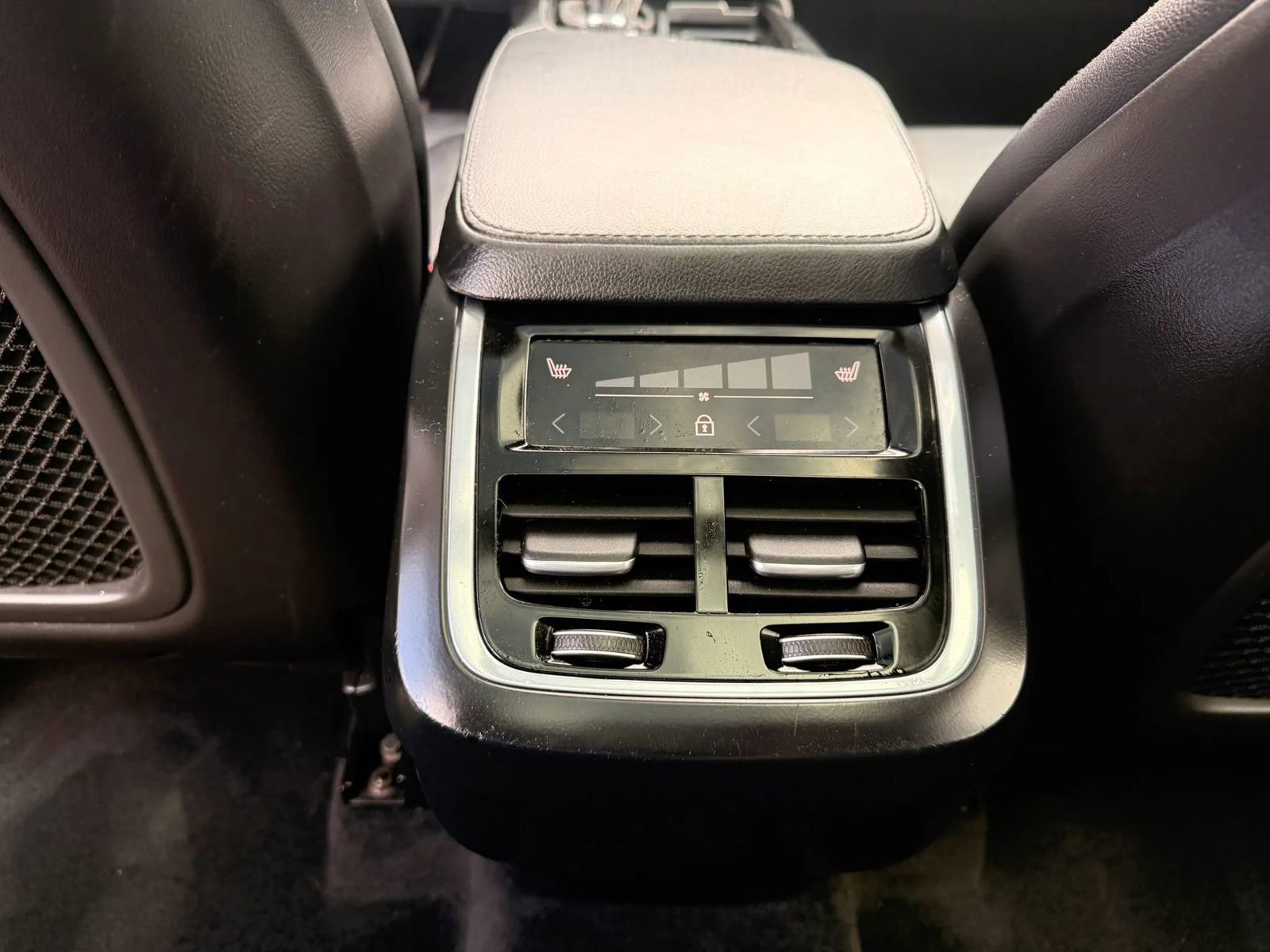 Used 2019 Volvo XC90 T5 Momentum AWD/4WD image 34