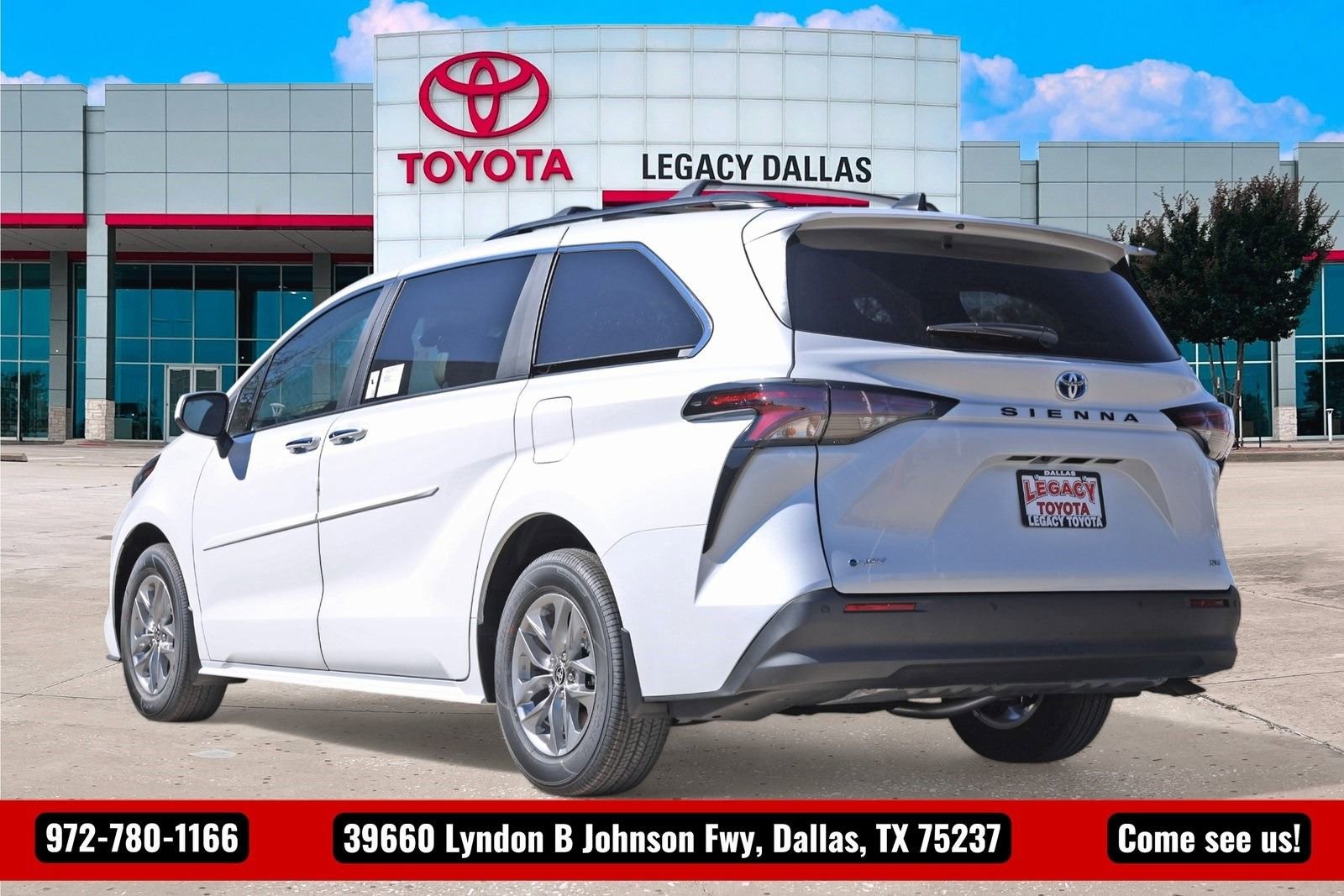 New 2026 Toyota Sienna XLE FWD image 8