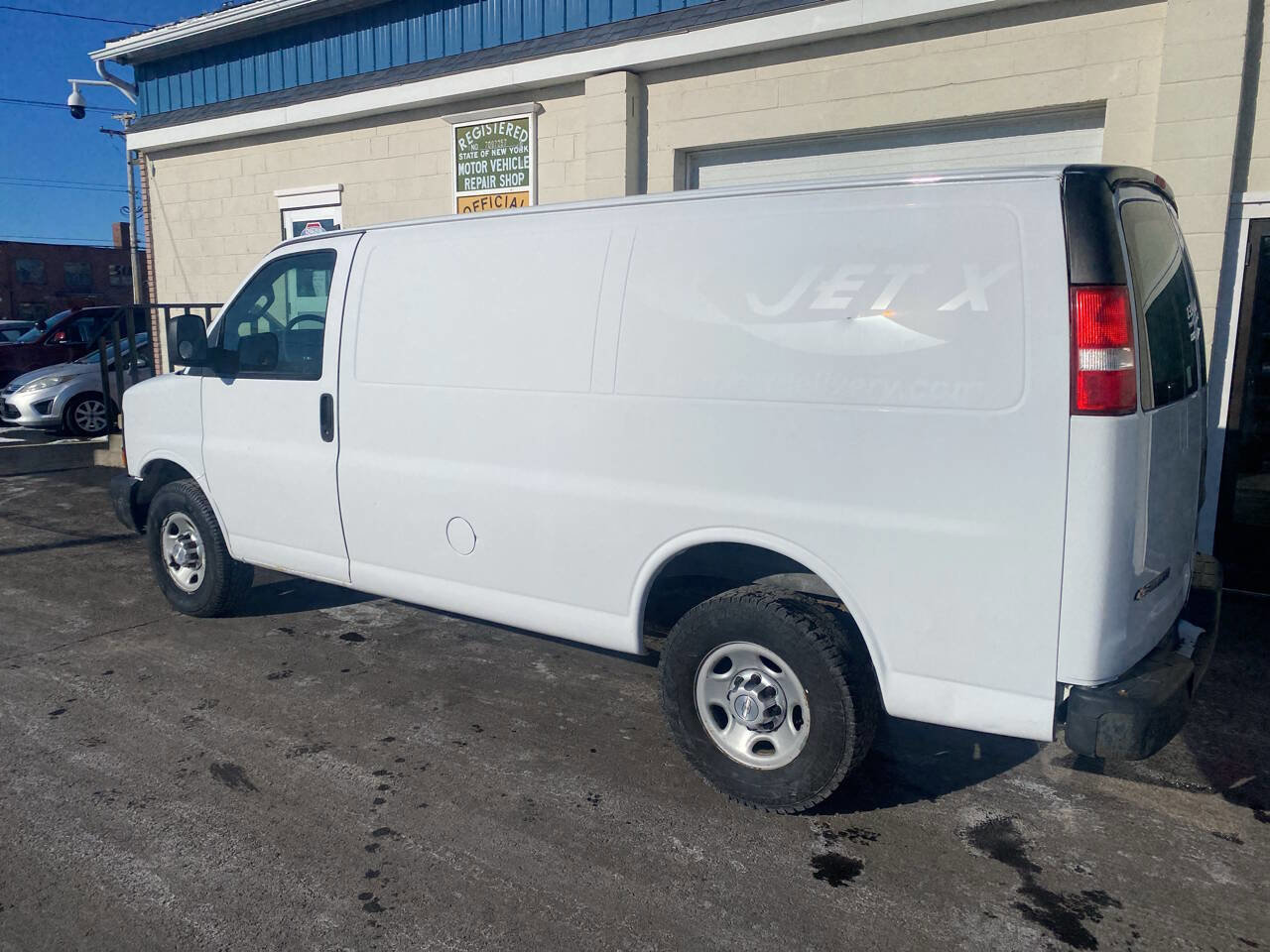 Used 2017 Chevrolet Express 2500 image 5