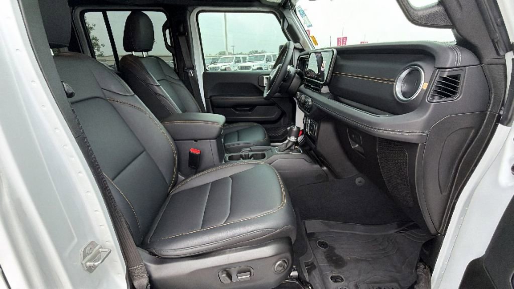 Used 2024 Jeep Wrangler Unlimited Sahara w/ Safety Group AWD/4WD image 28