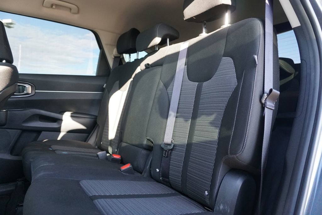 Used 2024 Kia Sorento LX image 19