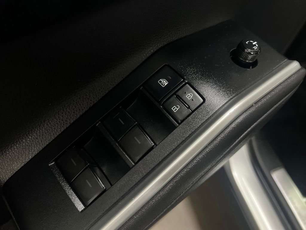 Used 2020 Toyota Highlander XLE image 12