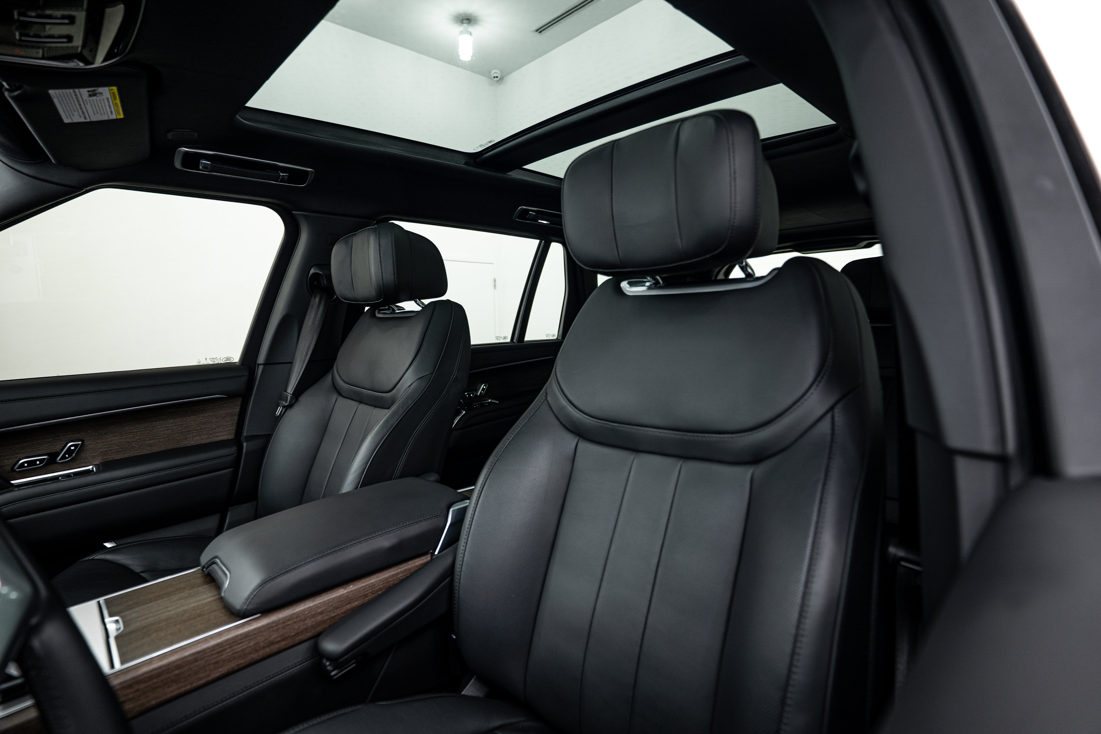 Used 2024 Land Rover Range Rover Long Wheelbase Autobiography image 18