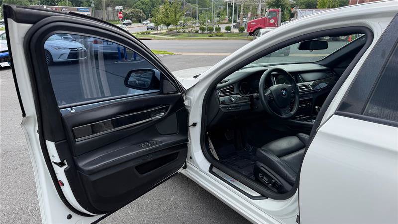 Used 2014 BMW 750Li RWD image 19
