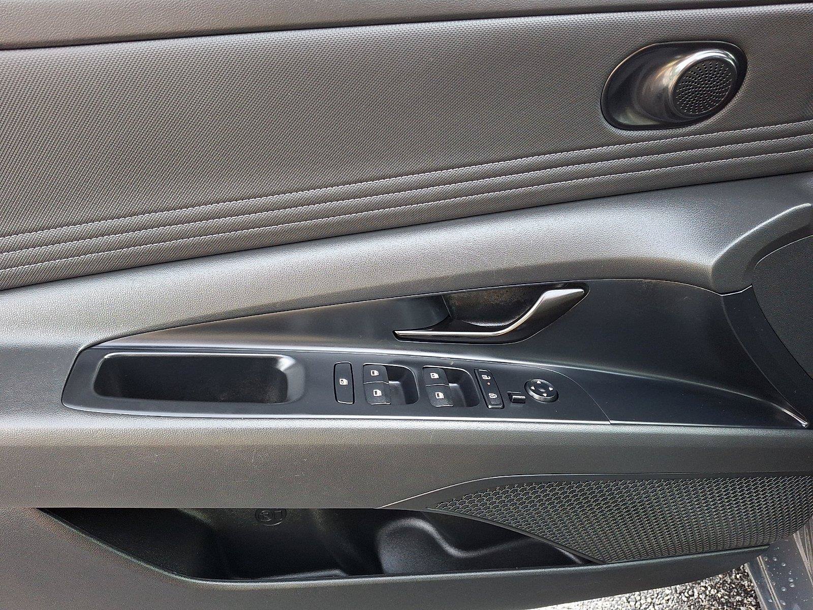 Used 2025 Hyundai Elantra Sport FWD image 15